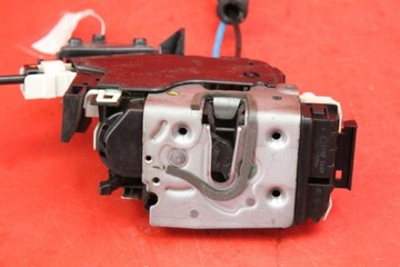 фото thumb №6, Замок двері правий зад задній a2047200435 mercedes c-klasa w204 sedan 07-12