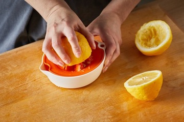 FISKARS FUNCTIONAL FORM Ручная соковыжималка для цитрусовых для лимонного сока