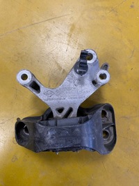 фото thumb №1, Кронштейн подушка двигуна renault megane iv kadjar 1.2 tce
