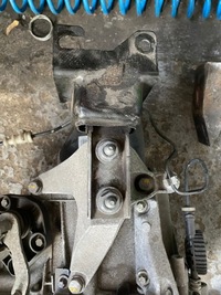 фото thumb №1, Кронштейн коробки передач dacia sandero stepway