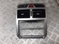 фото thumb №1, Консоль средняя peugeot 307 9634505077