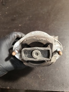 фото thumb №5, Audi a4b6 лапи подушка двигателя 8e0399