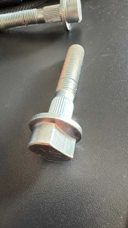 фото thumb №1, Болт амортизатора передний saab 9-3 93 оригинальная