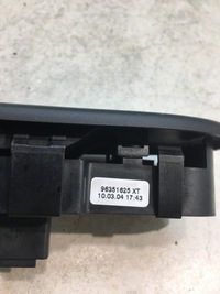 фото thumb №8, Панель стекло правый перед peugeot 307 sw 96351625xt