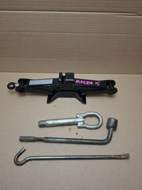 фото thumb №1, Домкрат автомобильный mazda 6 2 facelift 2009