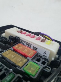 Toyota yaris iii 11-17 корпус коробка запобіжників v4 перед 82662-0d710 Доставка, фото thumb