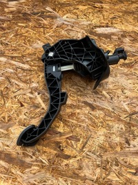 фото thumb №1, Педаль сцепления 9676728880 peugeot 5008 1.2