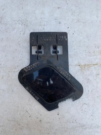 фото thumb №1, Volvo xc90 ii кронштейн заглушка розпилювача ліва 31353365