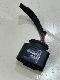 фото thumb №1, Колодка штекер audi a3 8v 8k0973724