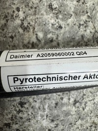 фото thumb №7, Патрон piroteczniczny капот лівий=правий mercedes c klasa w205 2014-2021