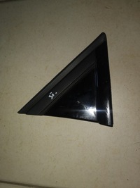 фото thumb №1, Volvo c40 трикутник заглушка двері ліва 32262950