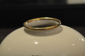 Lindner echt gold pękaty ze złotym pierścieniem 18 cm ecru