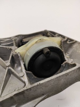 фото thumb №8, Peugeot 308 2015 кронштейн / крепление двигателя