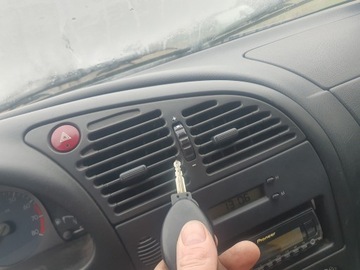 фото thumb №1, Ґрати повітропровід середні citroen xsara 1 i 2002 код klhc 1.4 4d