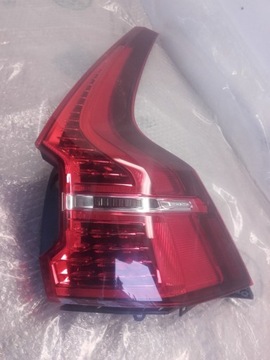 фото thumb №1, Volvo xc60 ii 2 17r- лампа права зад led 32228915