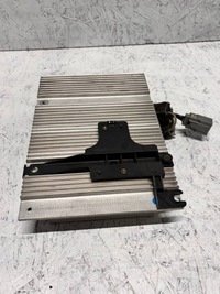 фото thumb №1, Усилитель радио volvo s40 ii 30679537 04-