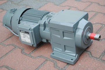 Motoreduktor dwubiegowy 0.09/0.36kw 15,5/61obr.