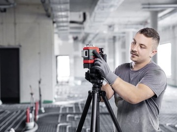 Зеленый корпус лазера Leica Lino L6G с перекрестными линиями на 360°