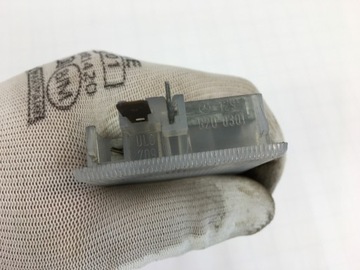 фото thumb №7, Лампа освітлення бардачка w desce розподільчої mercedes w124 1298200301