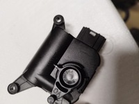 фото thumb №7, Моторчик крышка отопителя touareg 7l0907511a