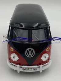 VW Type 2 T1 Delivery Van 1:24 Motormax 79342 черный/красный