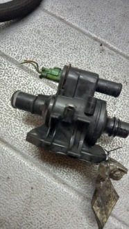 фото thumb №4, Корпус термостата 9654393880 mazda 2 1.4 tdci