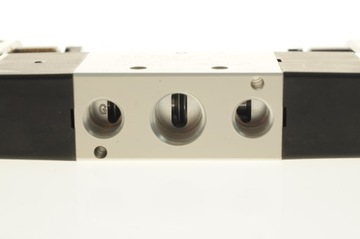 Airtac 4V230C-08 EG 5/3 -1/4-24 В соленоид переменного тока.