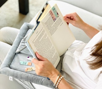 Подставка для книги под читальным столом