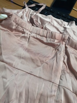 Розовое атласное платье макси TFNC Bridesmaid M