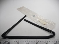 фото thumb №6, Направляюча ущільнювач скла праве зад mercedes a w169 oem номер a1697350225