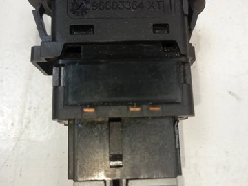 фото thumb №1, Перемикач скло праві перед citroen c-3 1,4 hdi