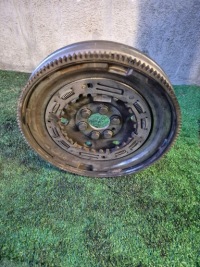 фото thumb №1, Колесо двухмассовый vw golf viii 1.5 tsi 04e105266k