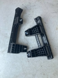 Купить Направляющая стекло дверь renault arkana левый задний  822192423r 822173676r, фото thumb