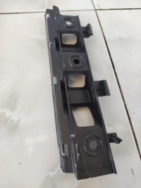 фото thumb №1, Vw passat b6 2006 - 10 кронштейн бампера 1