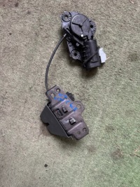 фото thumb №1, Volvo xc90 ii замок доводчик крышки багажника 31349975