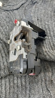 фото thumb №3, Замок правий задня opel zafira b 06r