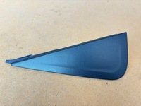 фото thumb №1, Заглушка треугольное треугольник дверь задняя правый dacia duster ii