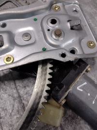 фото thumb №14, Подъемник стекла левый перед mercedes w210 оригинальный номер 0130821708