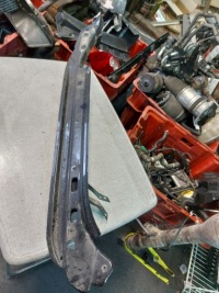 фото thumb №1, Vw touareg кронштейн крыла правый перед 7l6805920b