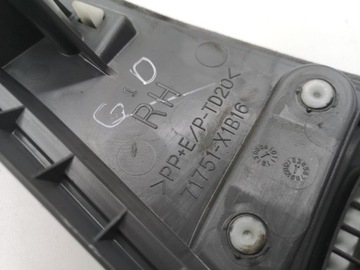 фото thumb №10, Toyota prius xw30 2011 права сторона обшивка сидіння