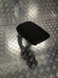 фото thumb №1, Підлокітник шкіряний audi a3 8v 12-