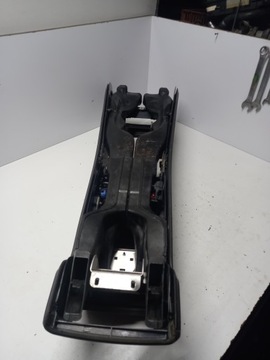 PODŁOKIETNIK TUNEL ŚRODKOWY AUDI A8D3 4E0858467