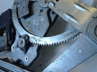 фото thumb №5, Механізм підйомник скло лівий задня vw golf iii cabrio 1e0959811b