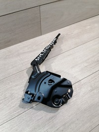 фото thumb №1, Taycan петля капот правый 9j1823296