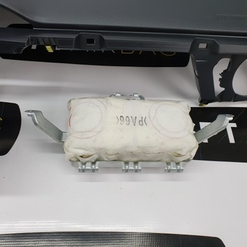 фото thumb №8, Yaris iii 3 рестайлинг панель консоль подушки ремни подушка безопасности 2015 - 2020