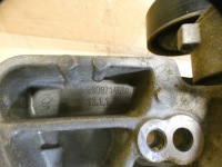 фото thumb №6, Peugeot 308 ii t10 1.2 thp 2013- кронштейн генератора
