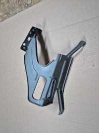 Audi a-6 a6 c-8 c8 кронштейн крыла передний перед левая с Разборки, фото thumb