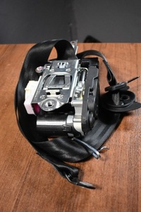 фото thumb №1, Ідеальний pas натягувач переднє праві audi q8 1