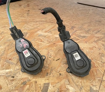 фото thumb №1, Renault zoe ii левый суппорт задняя ось 440108585r