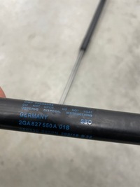 фото thumb №4, Амортизаторы крышки багажника vw t-roc комплект